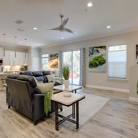 Modern Ocala Townhome Near Golf Club And Wec!
